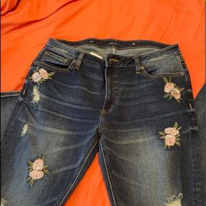 Cute Miss Me. Skinny Ankle Jeans Size 32